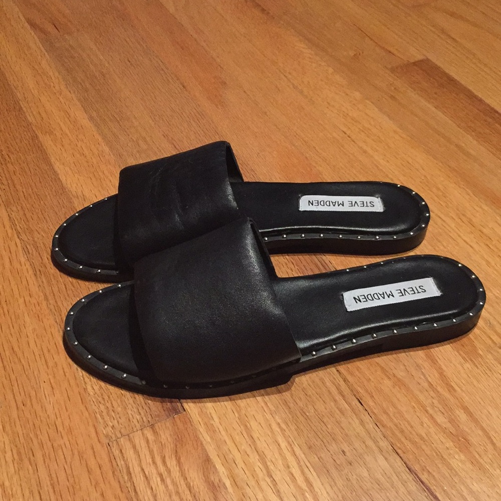 Steve Madden slip on flats. Size 8. Worn once.